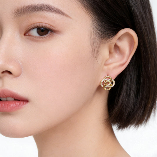 A廠【7465】時尚高級感微鑲鋯石幾何繩結方形鏤空電鍍銀針耳飾耳環女
26.04-1