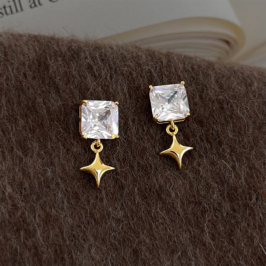 A廠 【5040】時尚高級感個性芒星幾何方形鋯石新款耳環耳環飾品供應鏈
26.03-3
