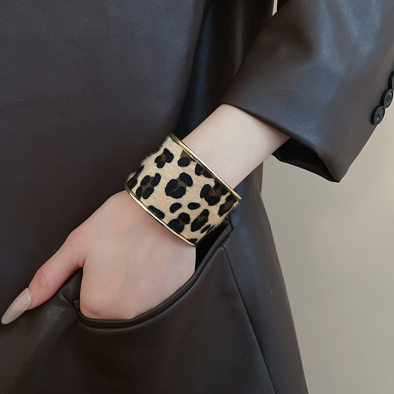 A廠【HB3225】歐美植絨豹紋手鐲個性誇張小眾設計手環時尚輕奢高級感氣質手飾女 24.11-2