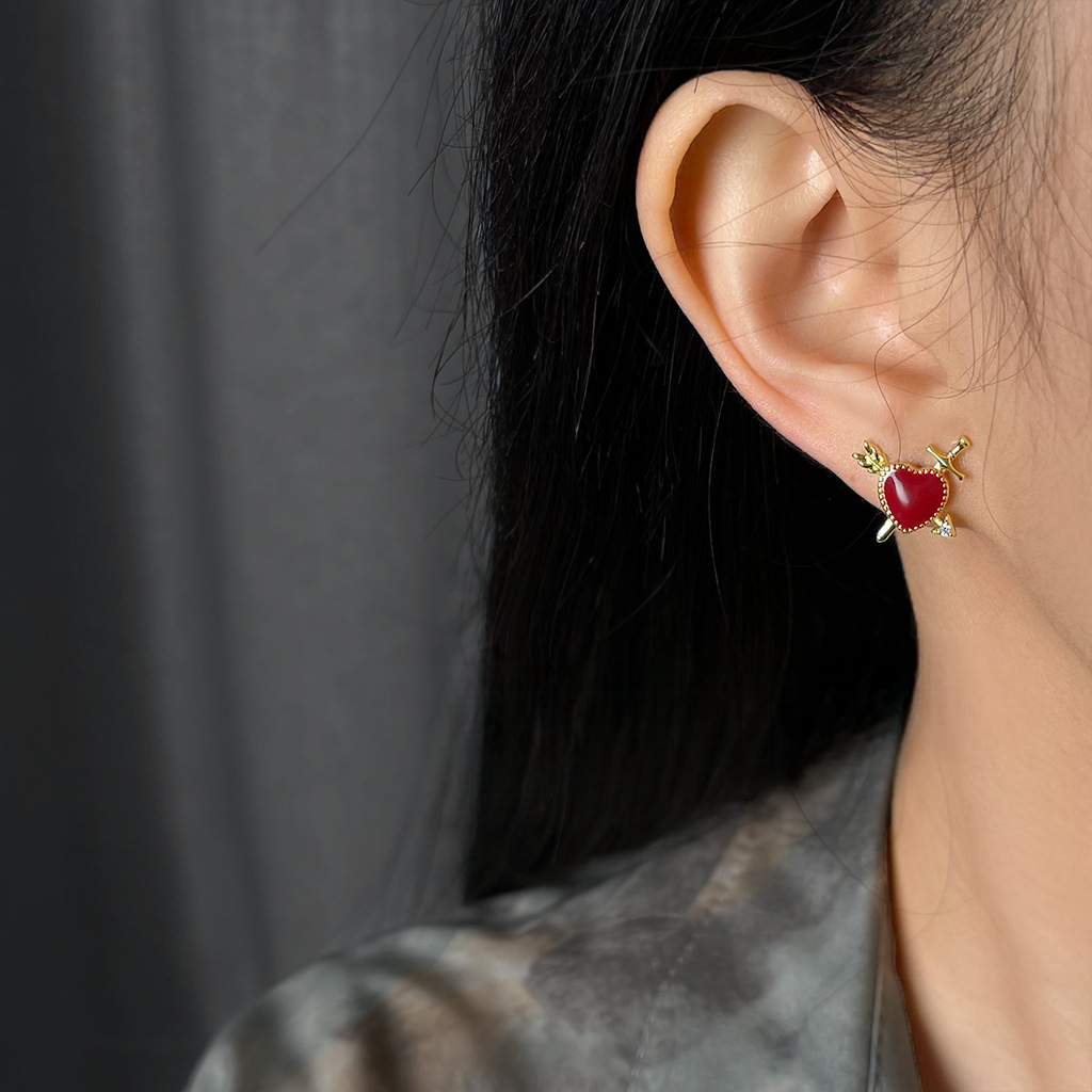 A廠【5391】原創設計！鍍銀針電鍍18K真金加厚心型一箭穿心琺瑯滴釉酒紅耳釘
 26.09-1