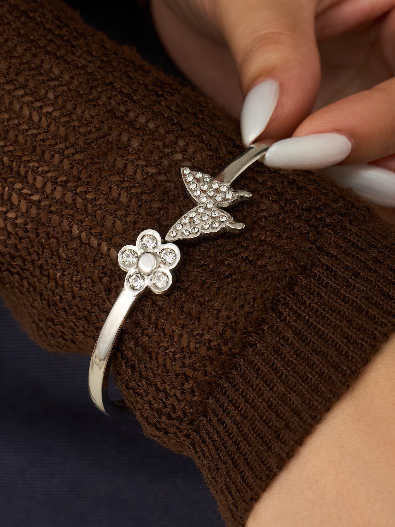 B廠【Z234】跨境時尚微鑲鋯石蝴蝶花朵彈簧開口手鐲網紅輕奢不鏽鋼18k金手環
 26.04-3