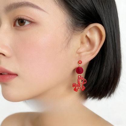 A廠【7375】馬上有錢國潮剪紙馬烤漆質感新年紅個性小眾民族風耳飾耳環女
 26.01-4