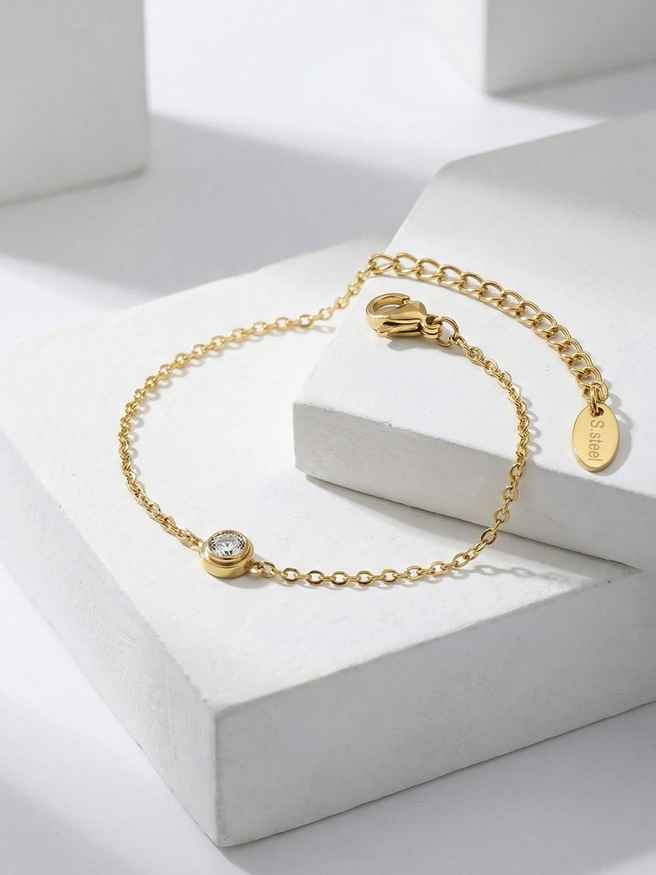 B廠【E022】歐美ins簡約風小眾設計鑲嵌單鑽鏈條手鍊不鏽鋼鍍18k真金跨國手飾
 26.02-1