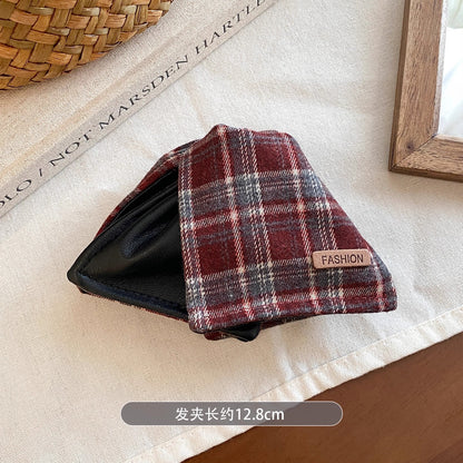C廠【P82】格紋三角抓夾女高級感2025新款高階後腦勺盤發大號鯊魚夾髮卡頭飾
 25.12-2「C廠-單筆結帳需滿，NT$500出貨(不含運費)」