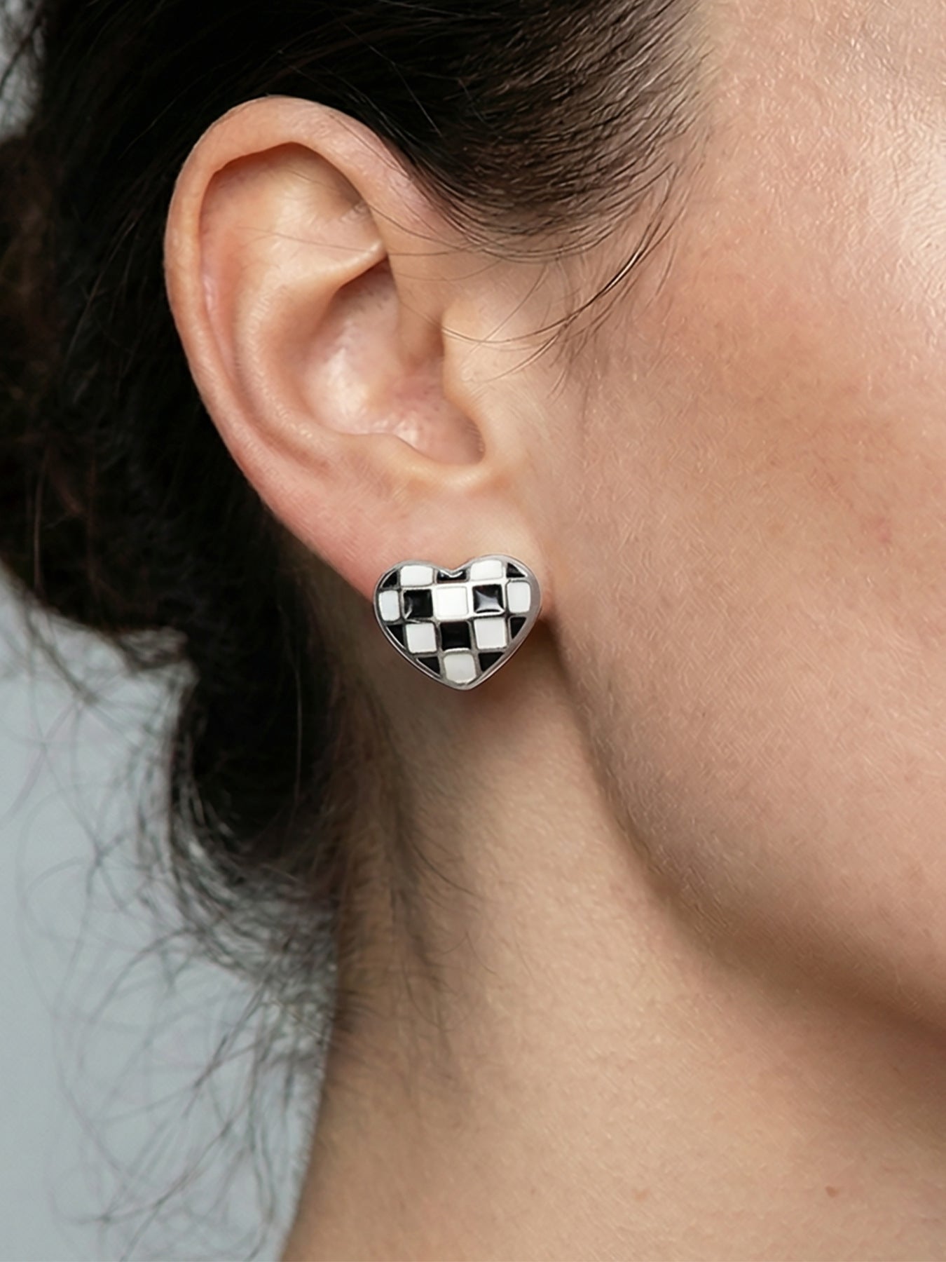 B廠【F034】INS簡約設計琺瑯彩釉棋盤格桃心耳環歐美時尚百搭耳環不銹鋼材質
 26.02-1