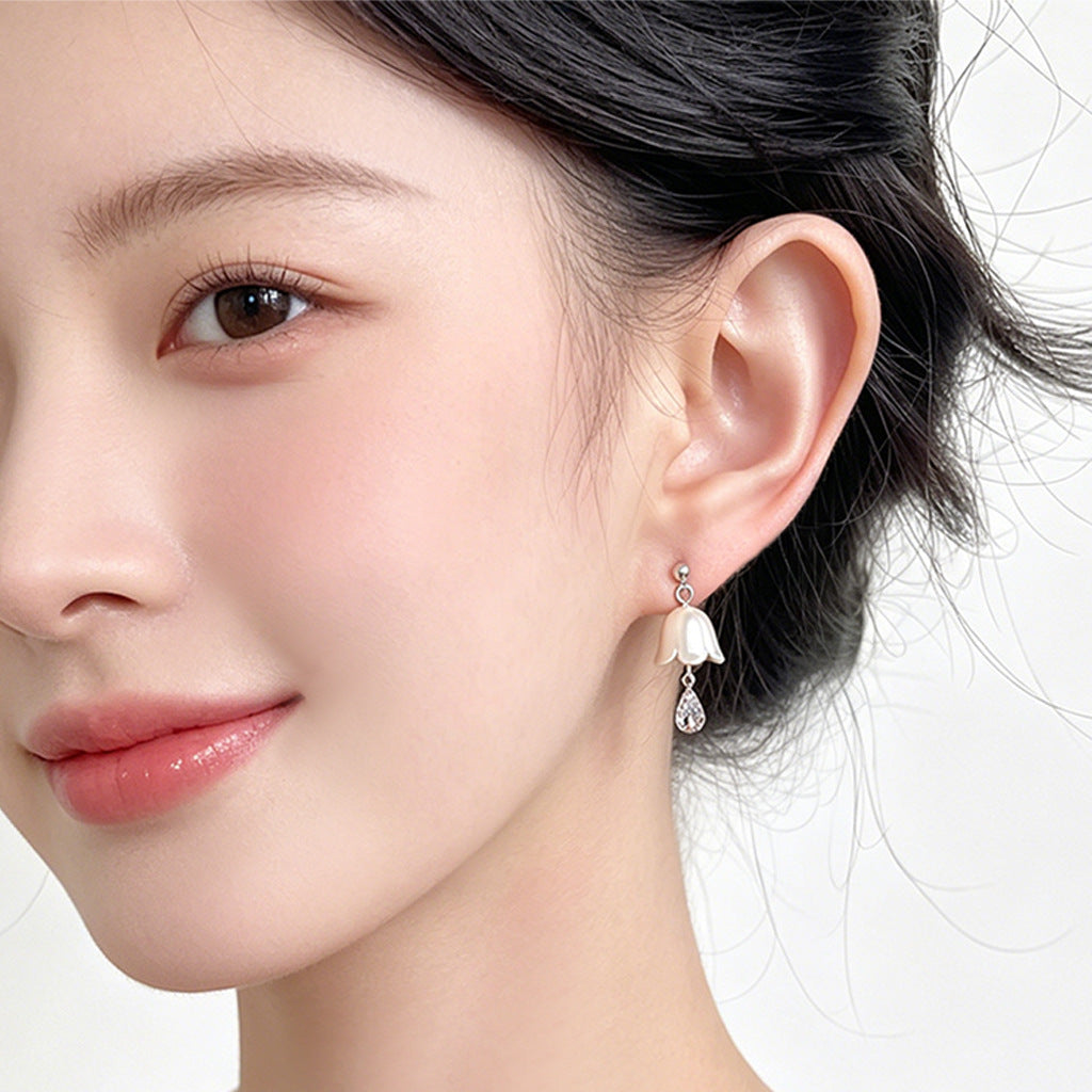 A廠【7825】白色鈴蘭花鋯石水滴森系時尚小清新甜美可愛花朵耳飾銀針耳環飾品 26.07-3