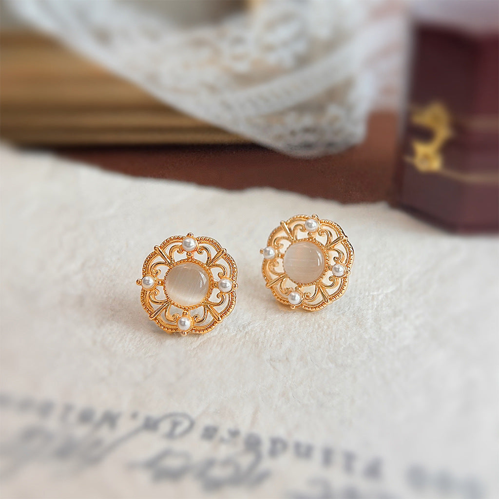 A廠【4075】 鳶尾花輕奢風高級感時尚耳釘百搭通勤玻璃貓眼石幾何蕾絲花朵耳飾
 26.09-4