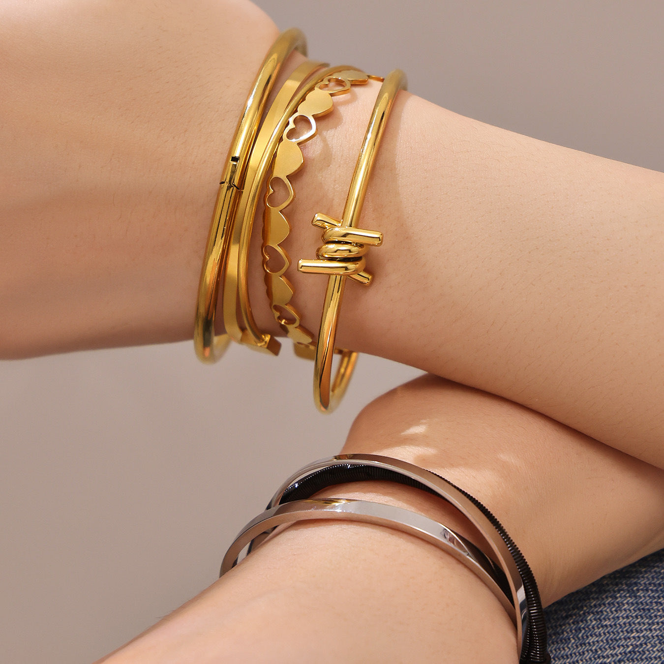 B廠【Z014】不鏽鋼心連心手鐲女簡約ins風鏤空設計幾何手環組合配件鍍18k真金
 26.01-1