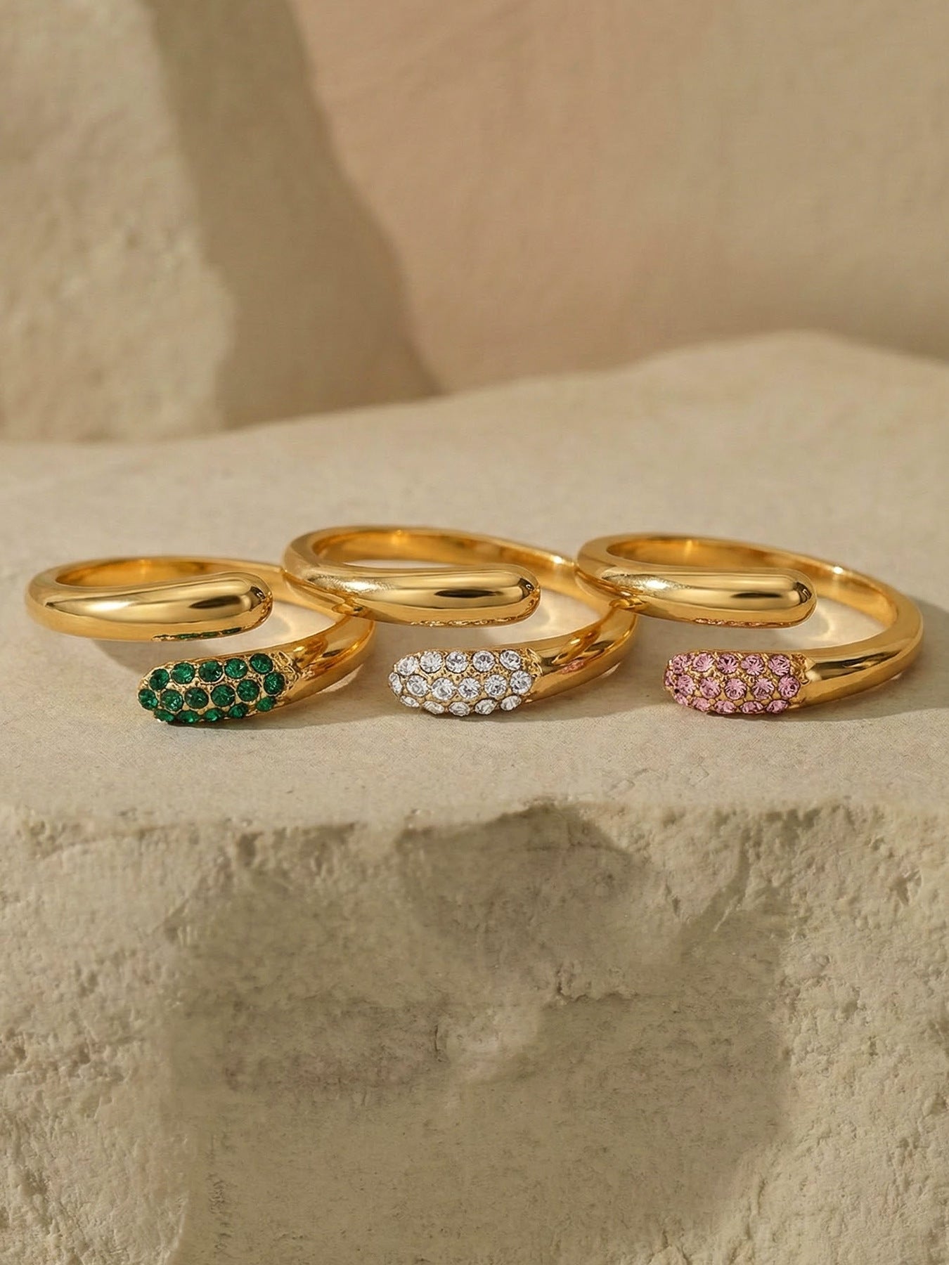 B廠【A002】跨國歐美ins時尚簡約粉綠白三色水鑽開口戒指不鏽鋼鍍18K真金飾品
 26.01-2