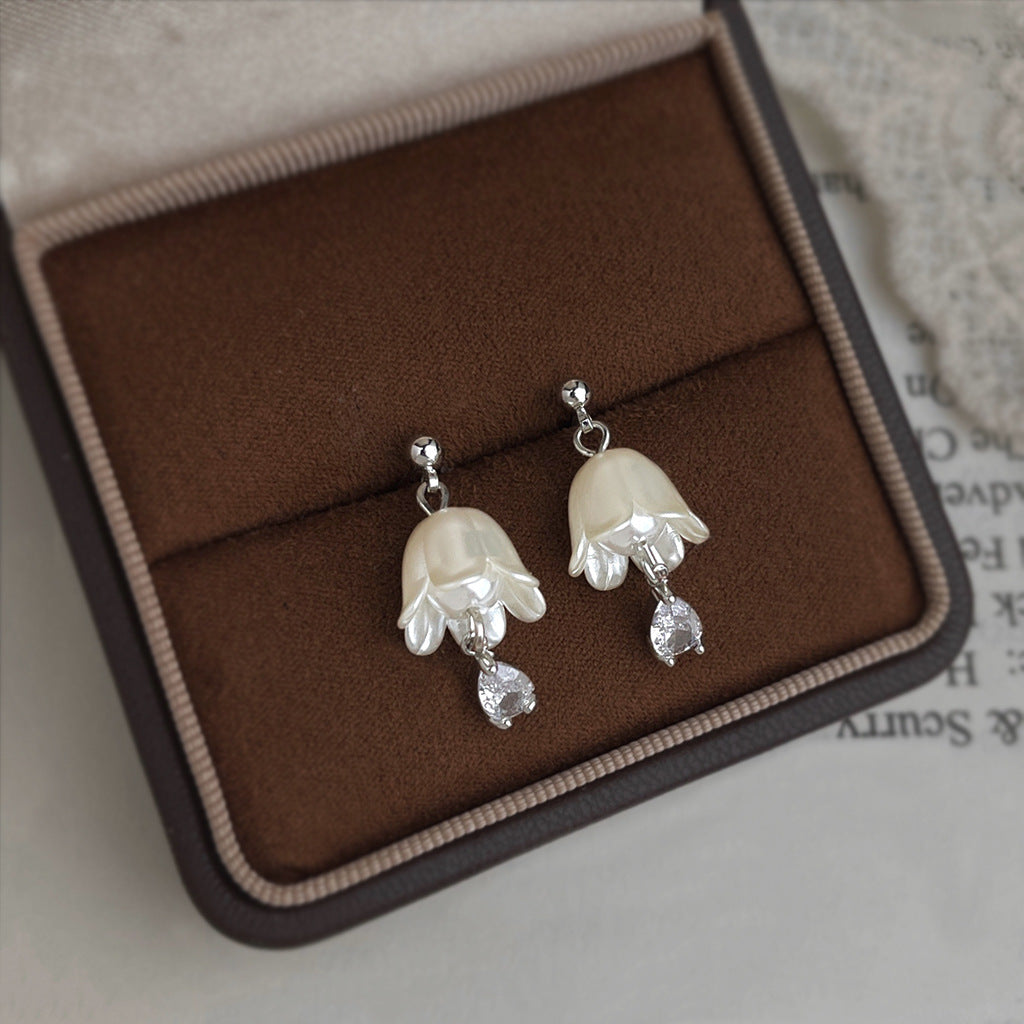 A廠【7825】白色鈴蘭花鋯石水滴森系時尚小清新甜美可愛花朵耳飾銀針耳環飾品 26.07-3
