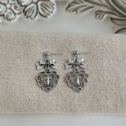 A廠【7206】個性ins甜酷風洛麗塔新款創意愛心蝴蝶結耳環 氣質高級感耳飾
 25.12-2