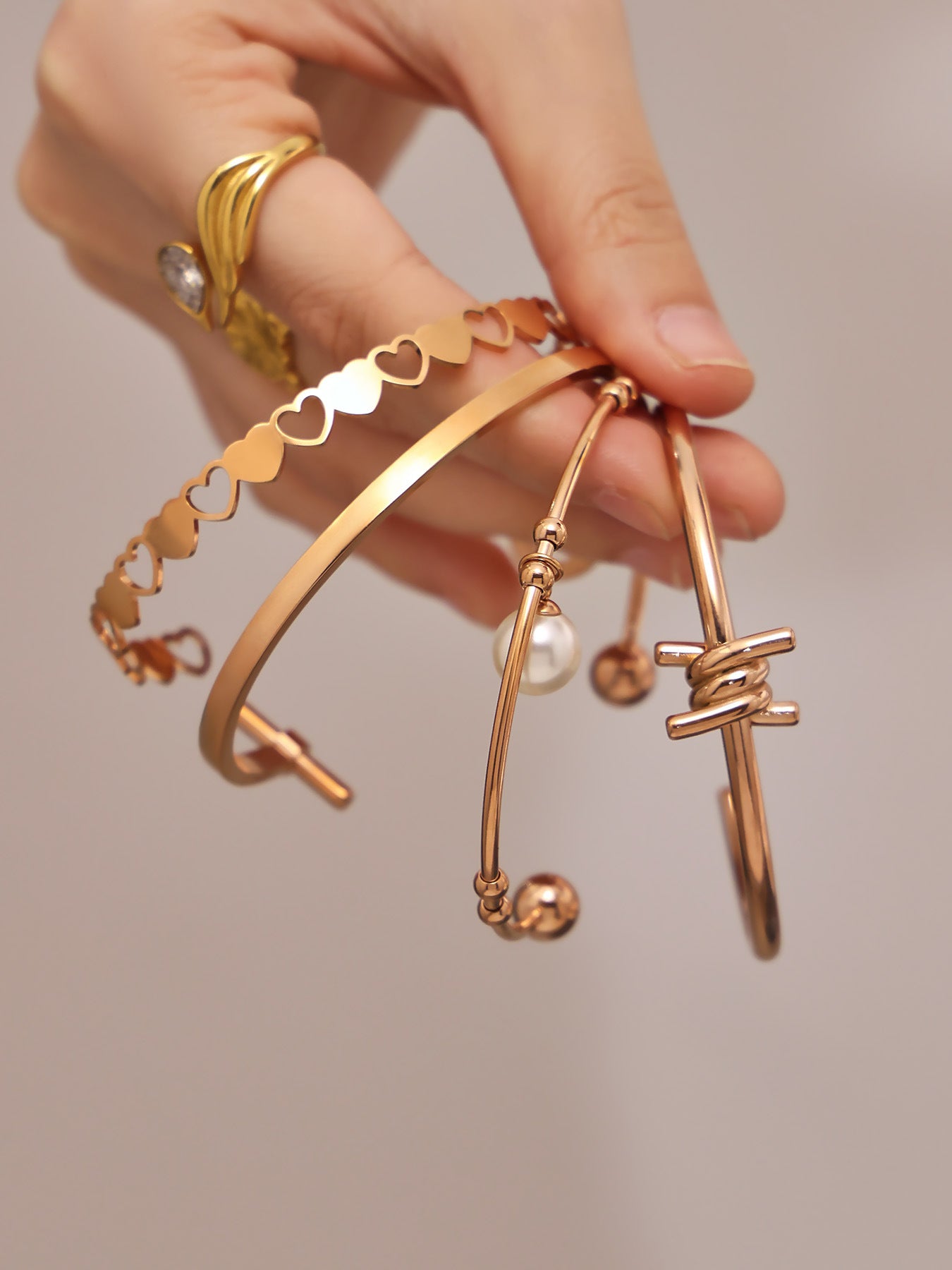 B廠【Z014】不鏽鋼心連心手鐲女簡約ins風鏤空設計幾何手環組合配件鍍18k真金
 26.01-1