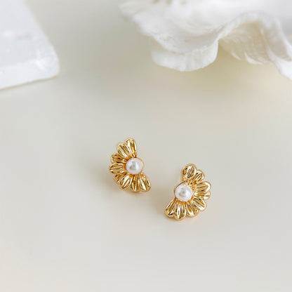 A廠【4713】迷你版鍍14K簡約高級感雛菊耳環女小巧通勤時尚百搭新款耳飾
 26.01-1