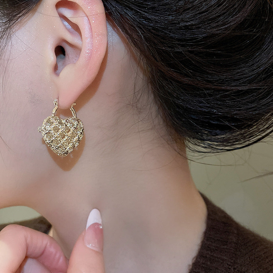 A廠【WE5211】法式復古鏤空金屬愛心扣簡約日常通勤耳環輕奢高級感小眾耳環女
 25.11-2