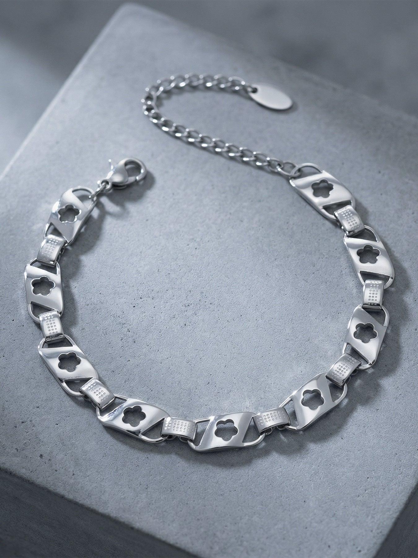 B廠【E079】ins時尚潮流網紅同款鏤空花型手鍊 情侶小眾設計感個性百搭手飾
 26.02-1