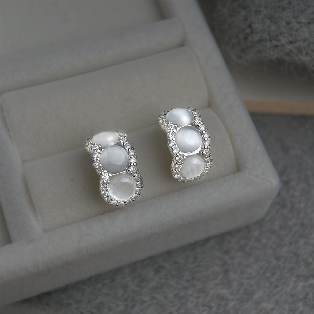 A廠 【2585】煙灰清晨~通勤高級感玻璃貓眼石耳環清冷貴氣感半彎鋯石百搭耳飾
 26.03-3