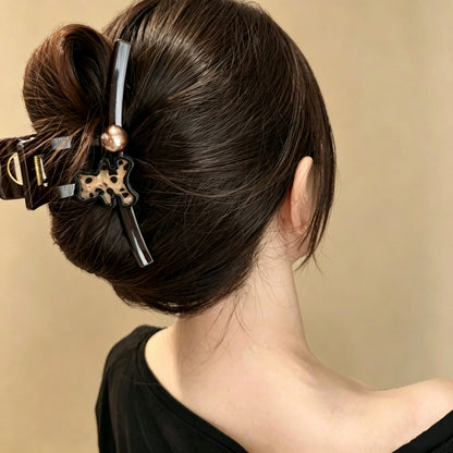 C廠【X544】卡通小熊珍珠抓夾女高級感2026新款後腦勺盤髮鯊魚夾大髮夾髮飾 26.07-1「C廠-單筆結帳需滿，NT$500出貨(不含運費)」