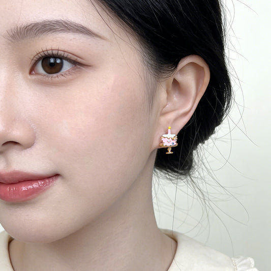 A廠【7442】原創設計師款可愛清新甜美小眾個性生日蛋糕小耳環琺瑯彩繪耳飾女
 26.03-4