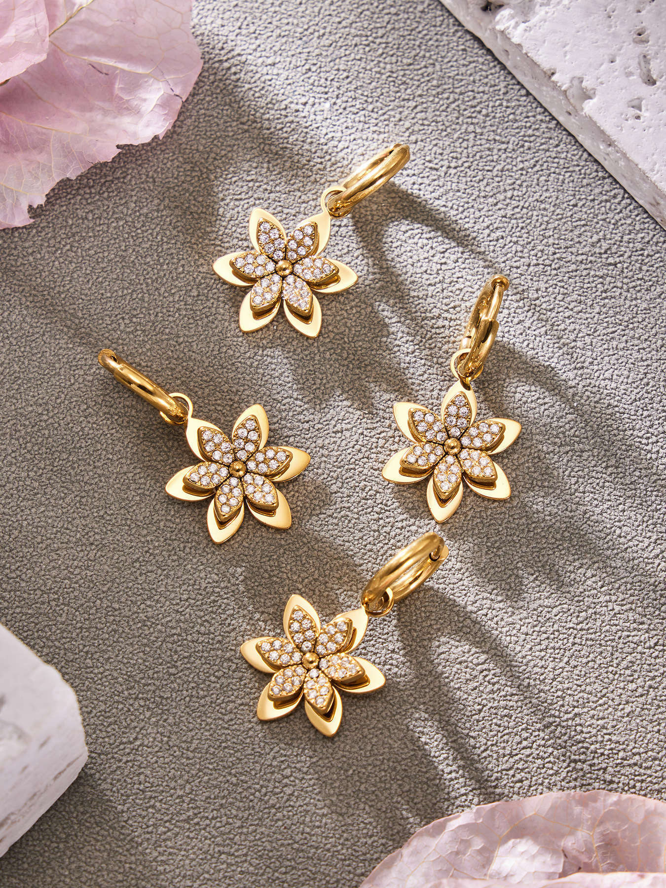 B廠【TXF545】歐美時尚5A鋯石雙層花朵愛心多吊墜項鍊氣質手鍊耳環戒指手鐲套裝
 26.02-4