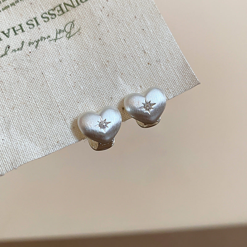 A廠【HE29325】鋯石鋯石拉絲愛心耳扣休閒時尚通勤日常百搭耳環輕奢氣質小眾耳環
 25.11-2