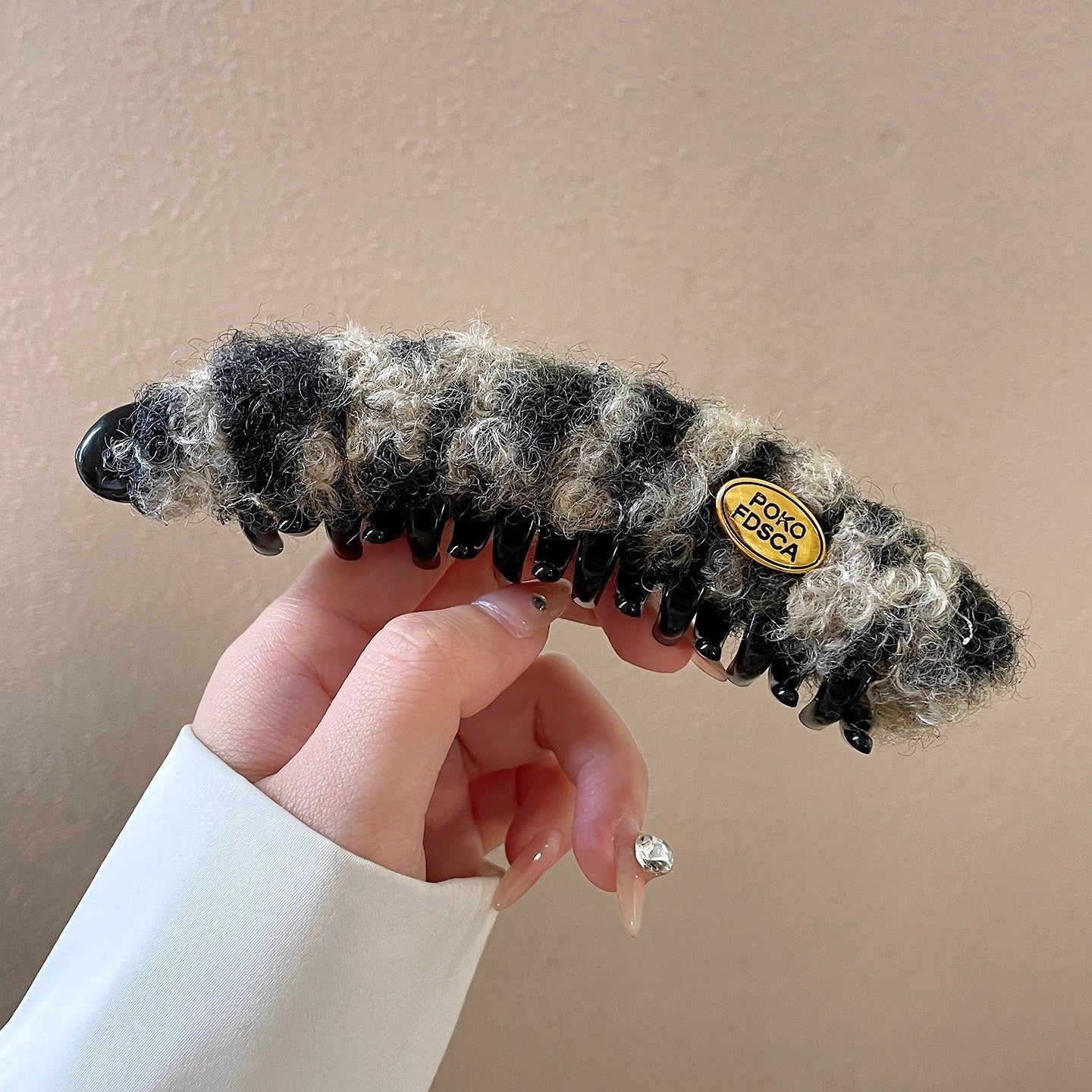 C廠【P57】美拉德毛絨香蕉夾秋冬高級感大號豎夾2025新款百搭時尚馬尾夾頭飾
 25.12-2「C廠-單筆結帳需滿，NT$500出貨(不含運費)」