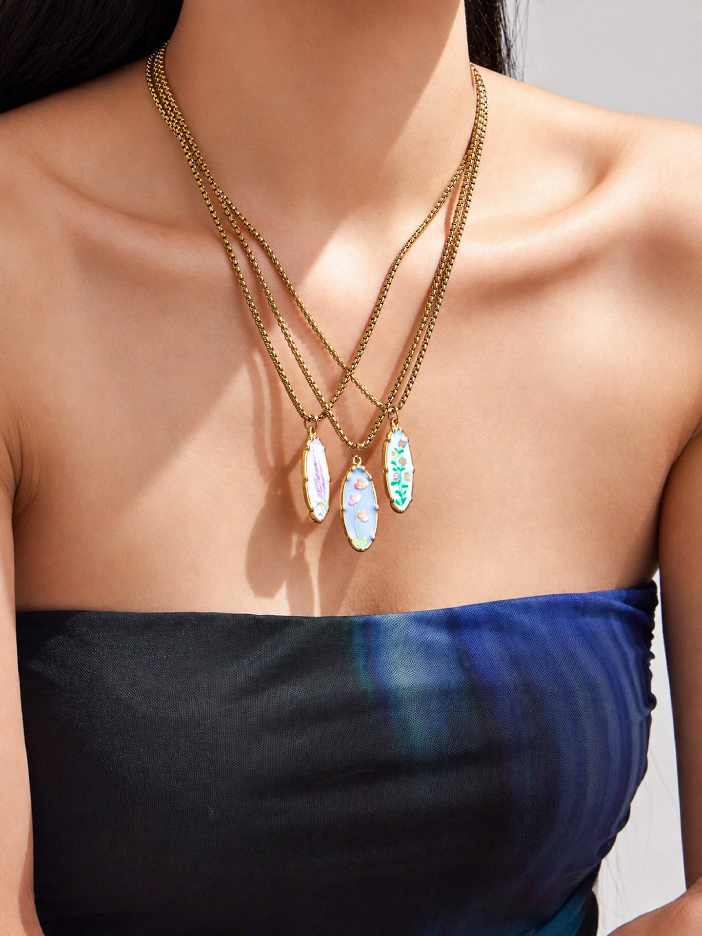 B廠【P1337】新中式復古水仙花油畫吊墜項鍊時尚個性滴油設計不銹鋼鏈條18k金
 26.06-2