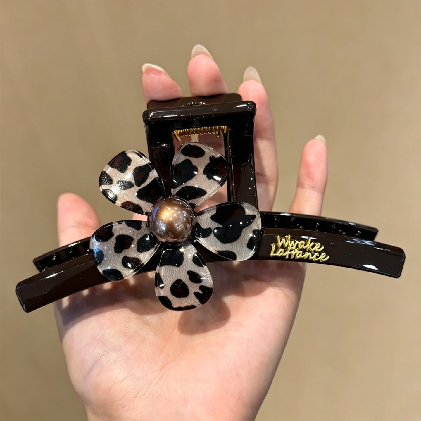 C廠【X533】氣質豹紋花朵抓夾女2026新款高級感後腦勺髮夾盤發大號鯊魚夾髮飾 26.07-1「C廠-單筆結帳需滿，NT$500出貨(不含運費)」