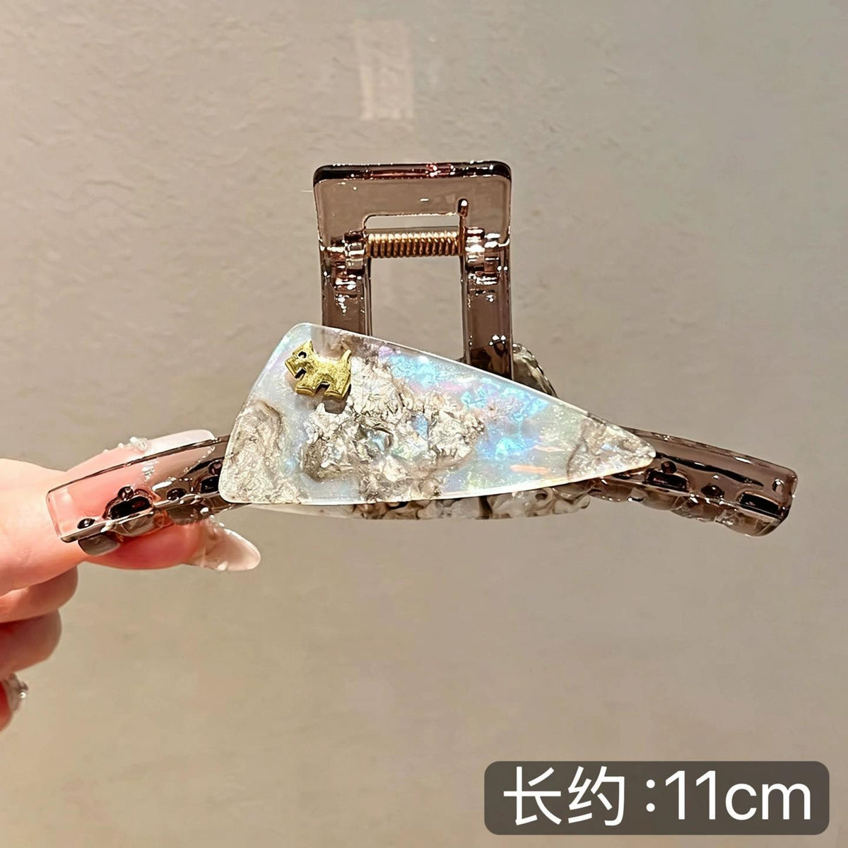C廠【X388】 醋酸三角閃鑽半紮髮鯊魚夾
 26.09-4「C廠-單筆結帳需滿，NT$500出貨(不含運費)」