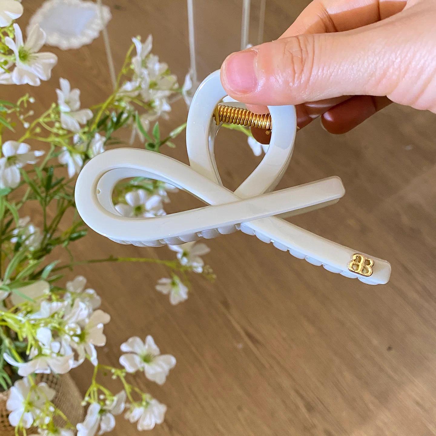 C廠【X181】春夏霧灰豆綠字母加厚抓夾髮量多超大髮夾後腦勺鯊魚夾新款髮飾
 26.04-5「C廠-單筆結帳需滿，NT$500出貨(不含運費)」