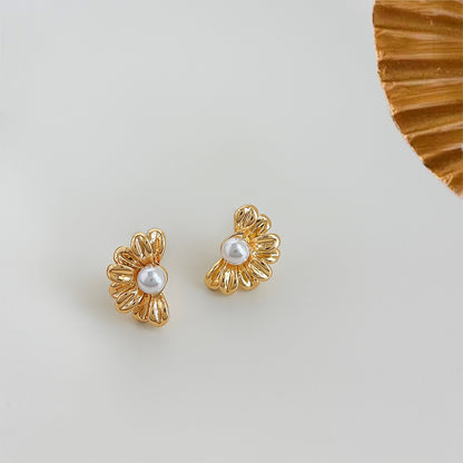 A廠【4713】迷你版鍍14K簡約高級感雛菊耳環女小巧通勤時尚百搭新款耳飾
 26.01-1