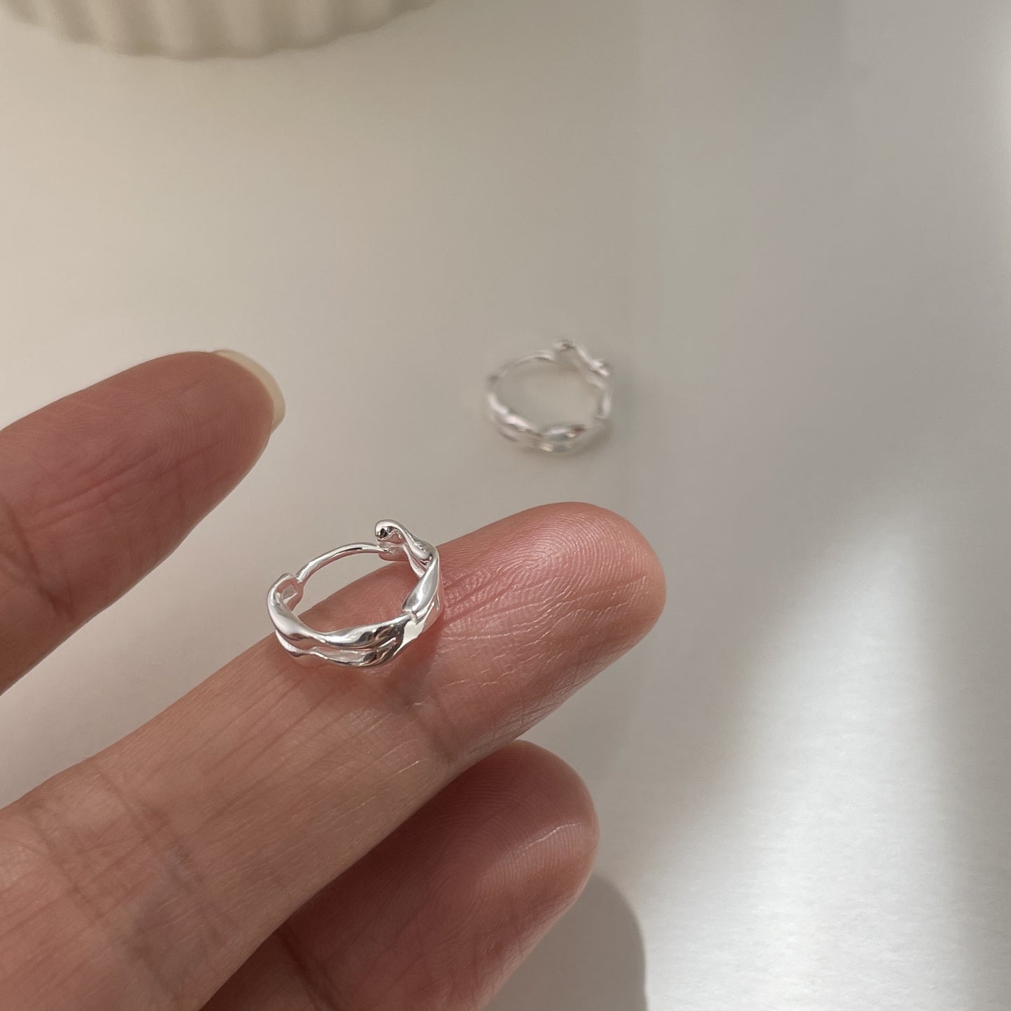 F廠【XDQ10154E】S999純銀雙層莫比烏斯環耳扣女高級感素圈疊戴耳環冷淡風耳飾
 25.11-2