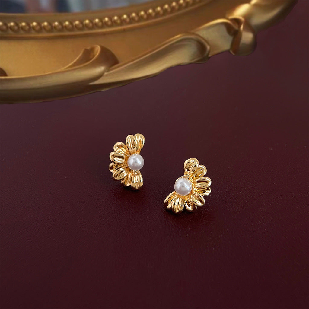 A廠【4713】迷你版鍍14K簡約高級感雛菊耳環女小巧通勤時尚百搭新款耳飾
 26.01-1