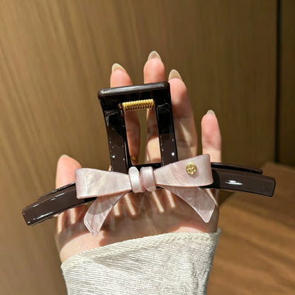 C廠【X580】韓系字母波點蝴蝶結抓夾女高級感新款後腦勺大號髮量大盤髮鯊魚夾
 26.07-4「C廠-單筆結帳需滿，NT$500出貨(不含運費)」