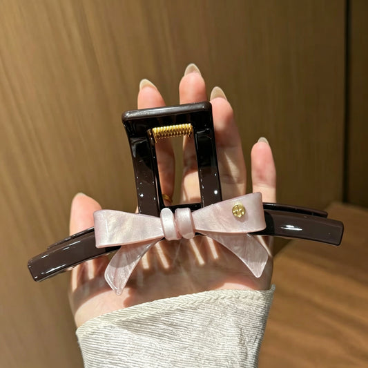 C廠【X580】韓系字母波點蝴蝶結抓夾女高級感新款後腦勺大號髮量大盤髮鯊魚夾
 26.07-4「C廠-單筆結帳需滿，NT$500出貨(不含運費)」