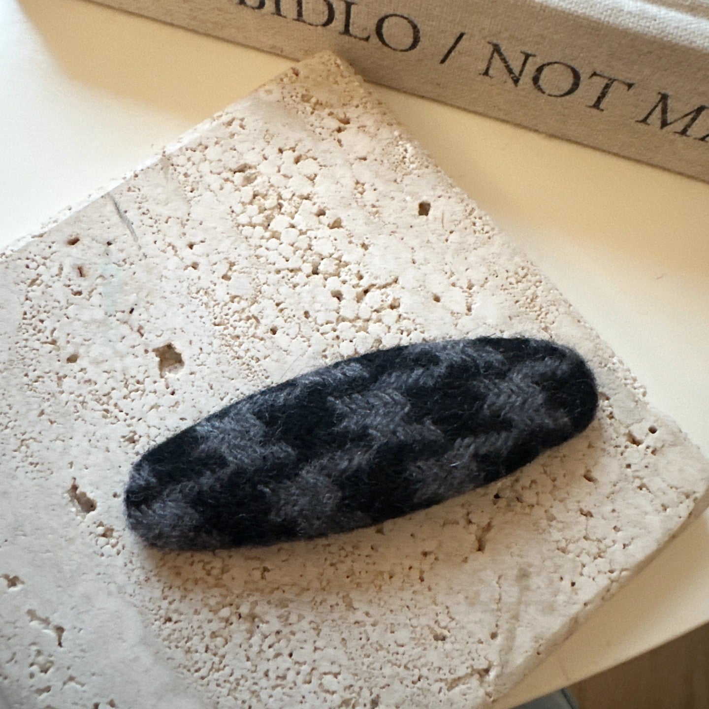 C廠【P63】千秋千鳥格毛呢髮夾女bb夾邊夾2025新款瀏海夾子前額高階頭飾髮卡
 25.12-2「C廠-單筆結帳需滿，NT$500出貨(不含運費)」