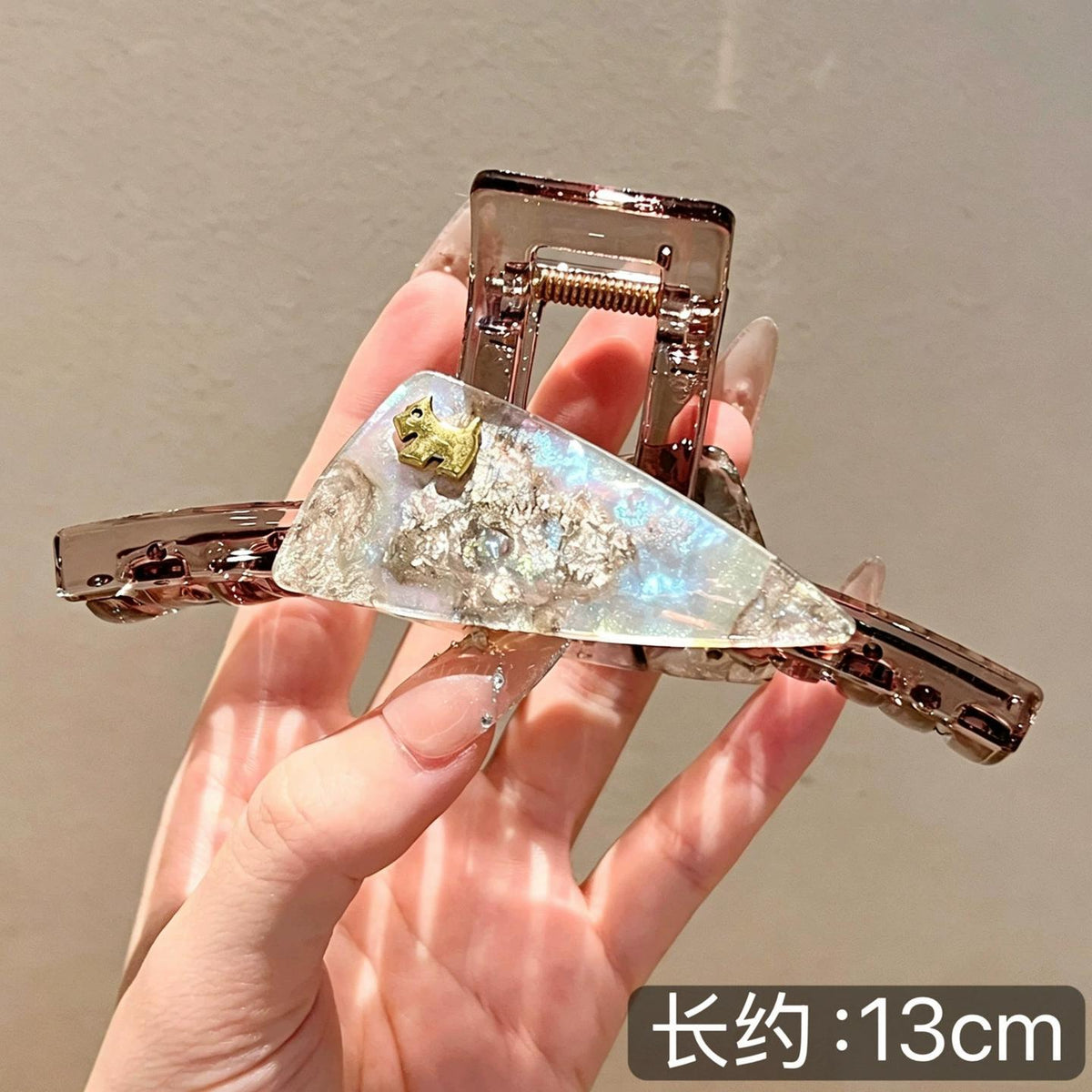C廠【X388】 醋酸三角閃鑽半紮髮鯊魚夾
 26.09-4「C廠-單筆結帳需滿，NT$500出貨(不含運費)」