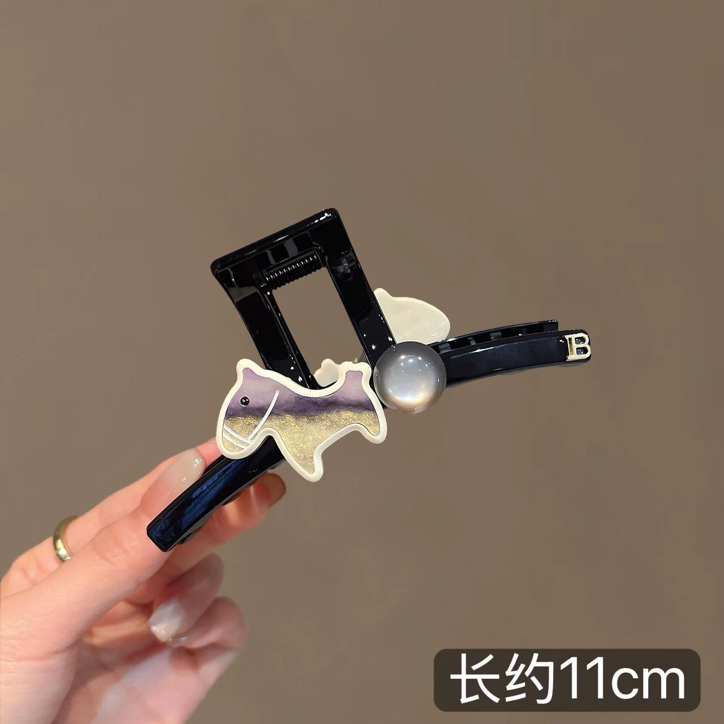 C廠【X346】韓版2026新款小馬黑色抓夾品質壓克力盤髮夾後腦勺大鯊魚夾髮飾
 26.06-1「C廠-單筆結帳需滿，NT$500出貨(不含運費)」