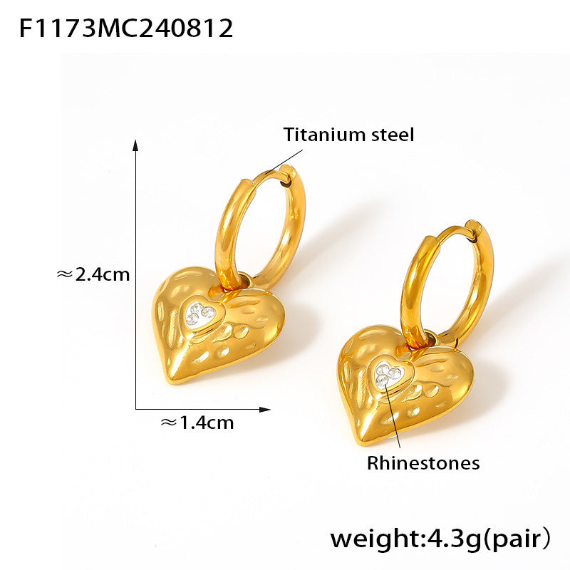 B廠【F1173】歐美ins風鑲鑽錘紋愛心耳環18k鍍真金不掉色心形鈦鋼復古耳環 24.08-3