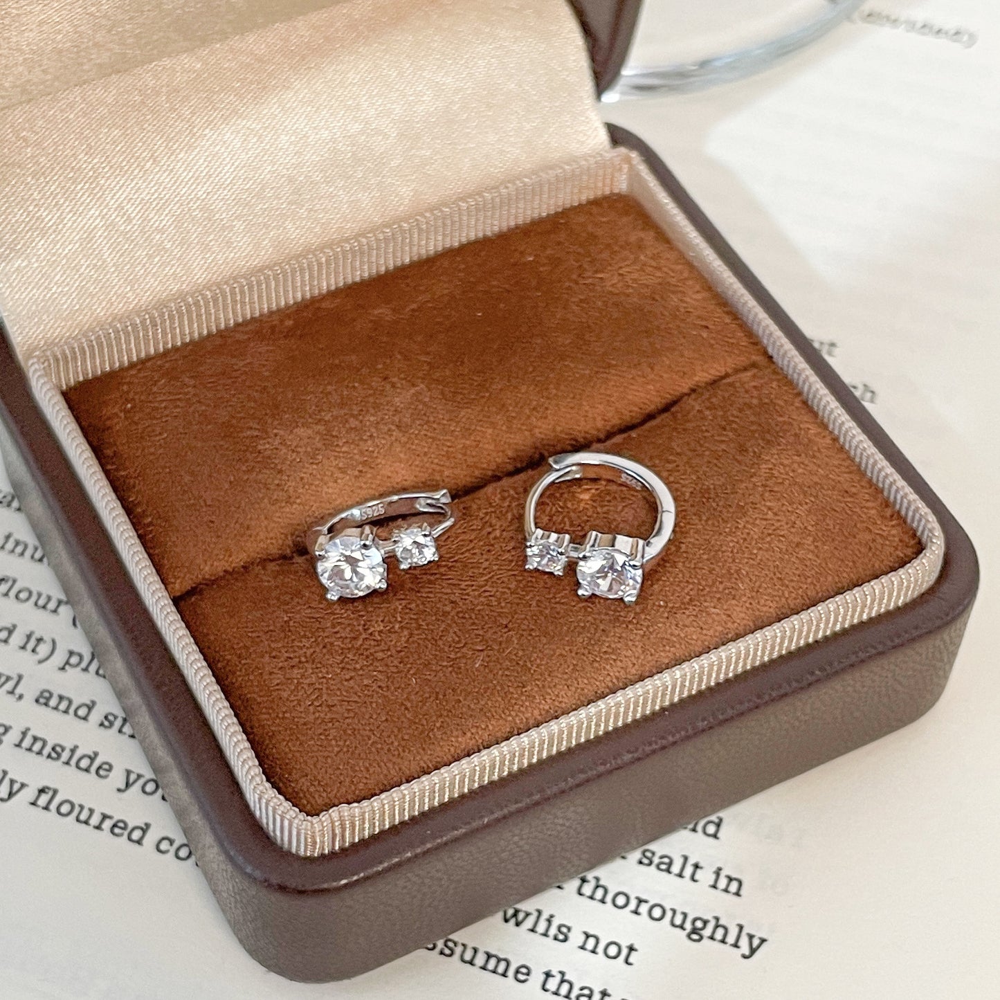 E廠【DQ11772E】S925純銀韓系清冷感爆閃雙鑽耳扣女氣質鑲鋯石耳環冷淡風耳飾
 26.01-1