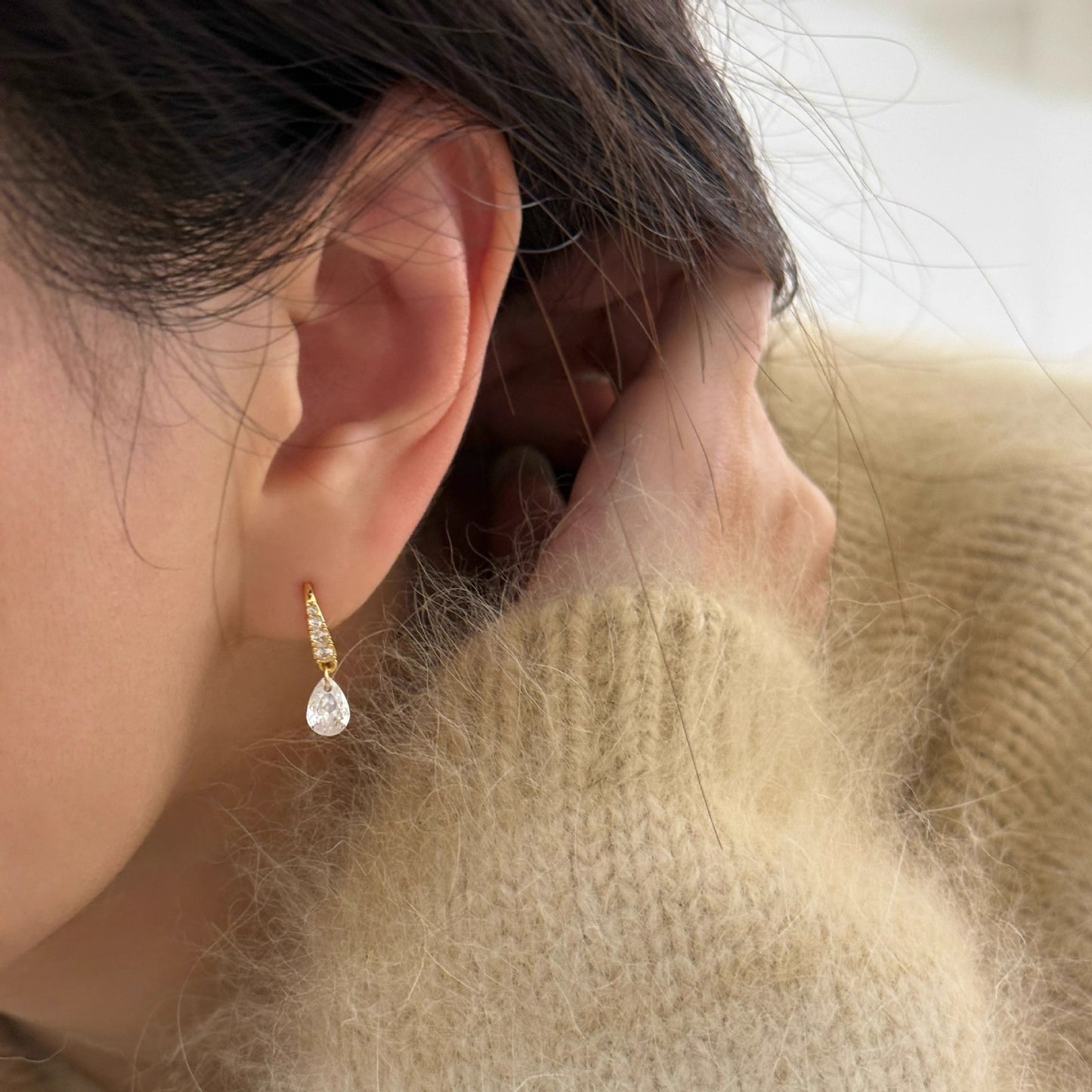 F廠【XDQ10054E】S925純銀精緻高級感水滴耳鉤女靈動爆閃鋯石氣質輕奢耳環耳飾
 25.10-5