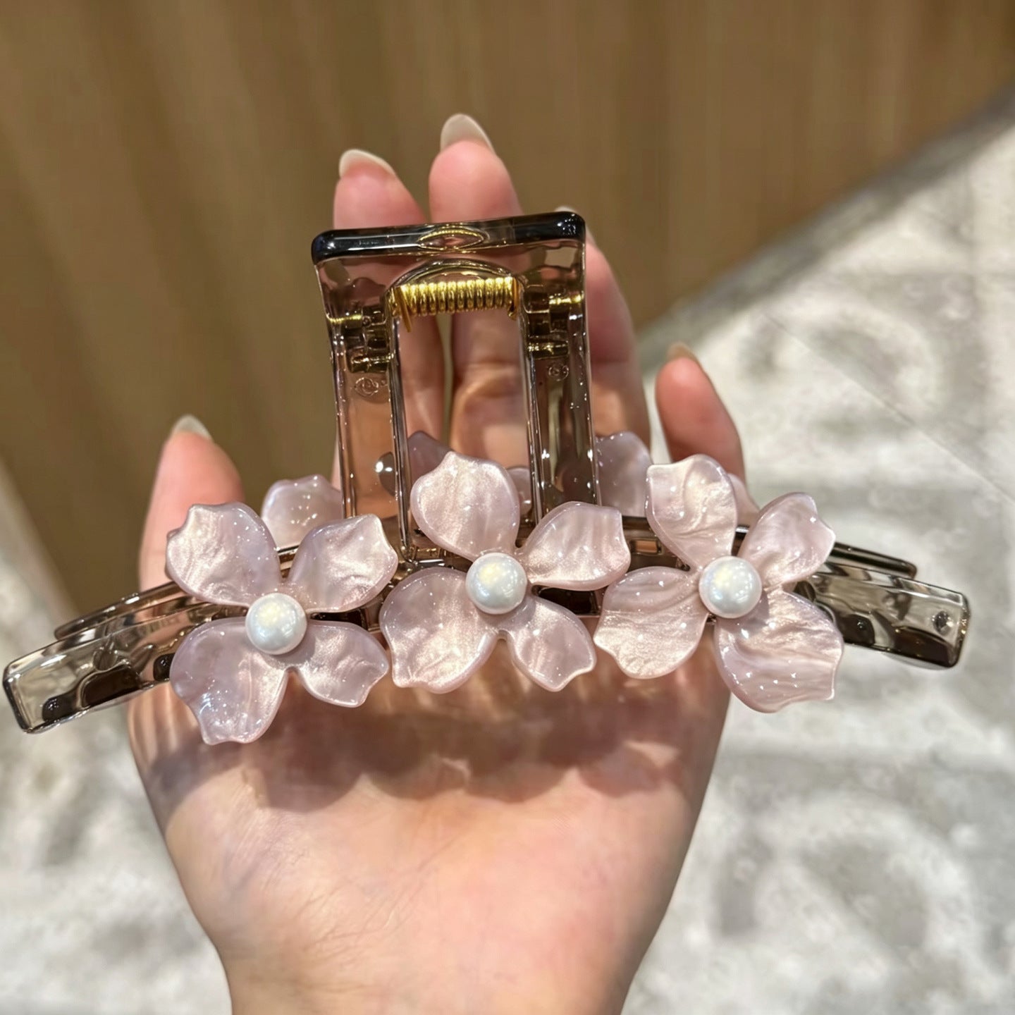 C廠【X746】氣質粉紅色花朵頭髮抓夾女高級感大號鯊魚夾2026新款髮夾髮量大髮飾
 26.08-4「C廠-單筆結帳需滿，NT$500出貨(不含運費)」