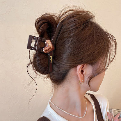 C廠【X187】愛心金標巧克力棕色抓夾女高級感2026新款鯊魚夾大尺寸大髮夾頭飾
 26.04-5「C廠-單筆結帳需滿，NT$500出貨(不含運費)」