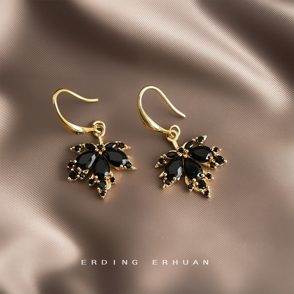 C廠【6966】鋯石楓葉電鍍14K時尚輕奢風高級感黑色樹葉耳環 氣質通勤耳飾
 25.10-4