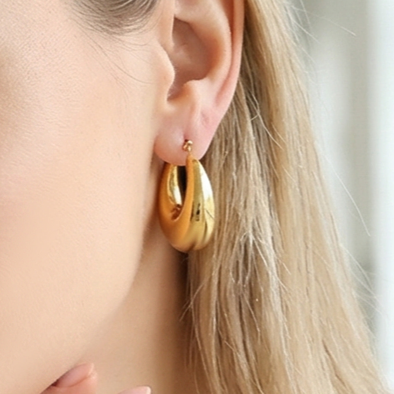 B廠【F040】法式marka時尚小眾設計U型耳環不鏽鋼鍍18k真金跨境氣質百搭耳飾
 26.02-1