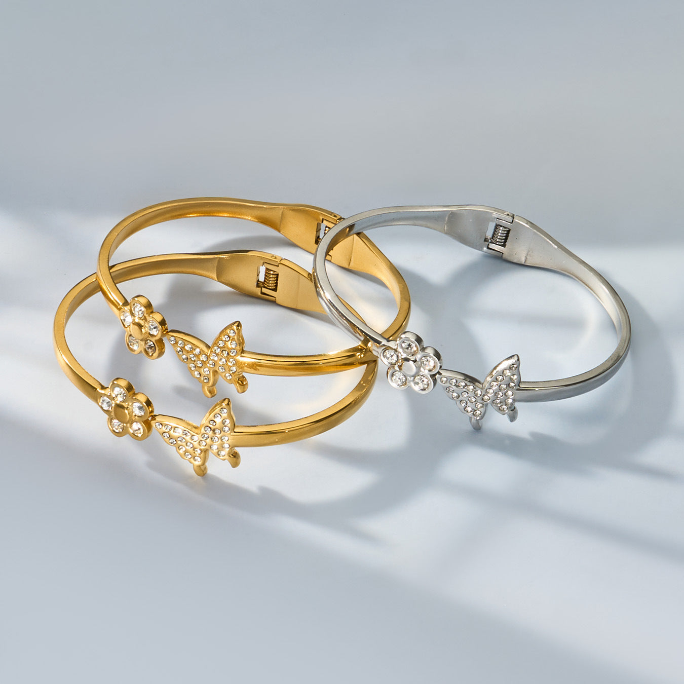 B廠【Z234】跨境時尚微鑲鋯石蝴蝶花朵彈簧開口手鐲網紅輕奢不鏽鋼18k金手環
 26.04-3