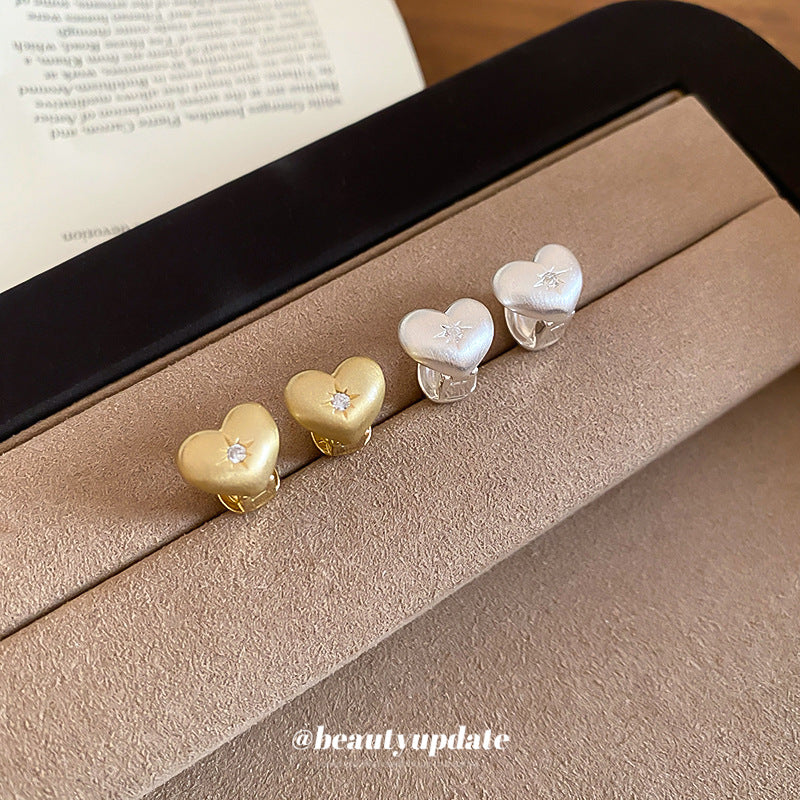 A廠【HE29325】鋯石鋯石拉絲愛心耳扣休閒時尚通勤日常百搭耳環輕奢氣質小眾耳環
 25.11-2