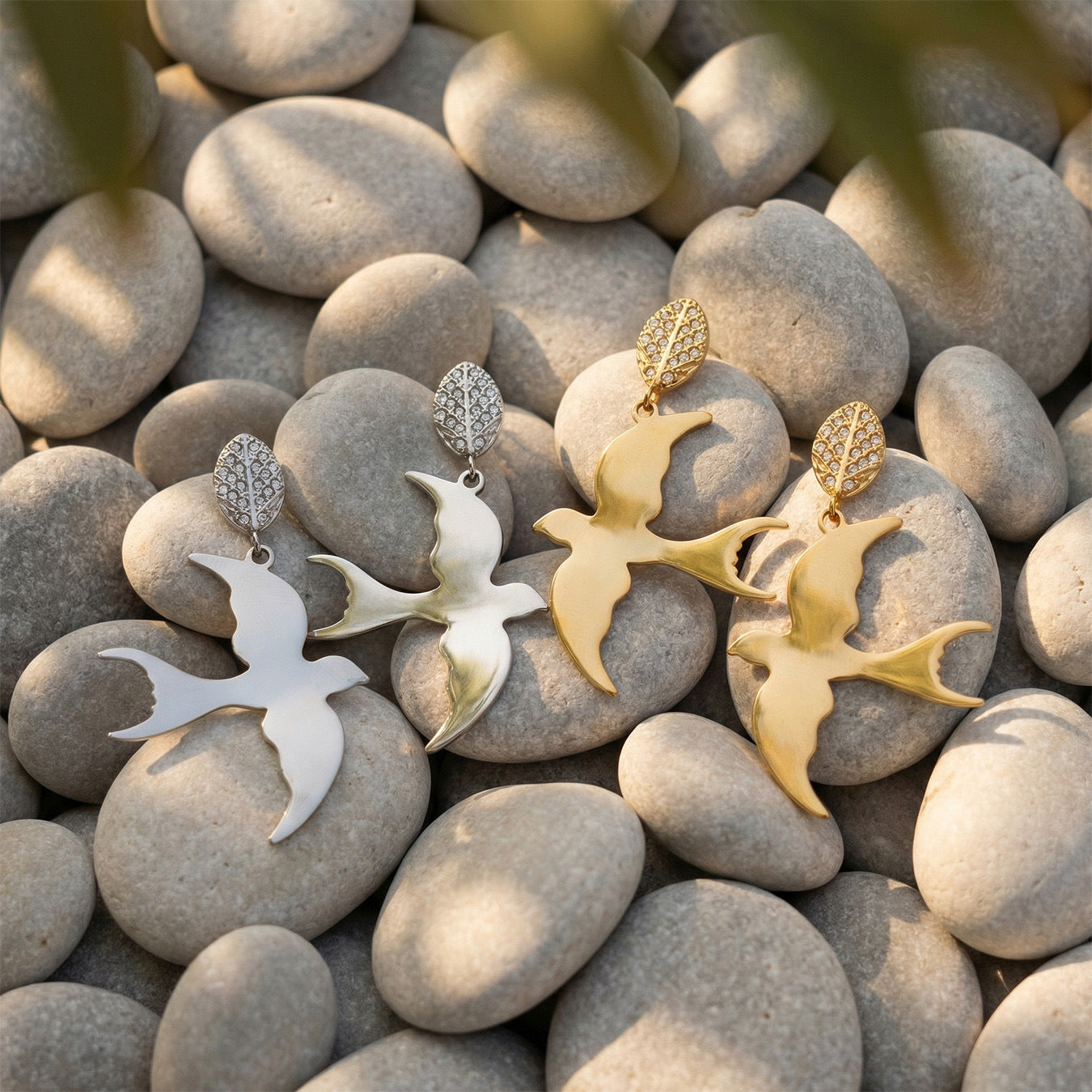 B廠【F1571】歐美INS小眾樹葉鋯石耳環不鏽鋼小燕子耳墜個性設計耳飾鍍18k真金
 26.04-3