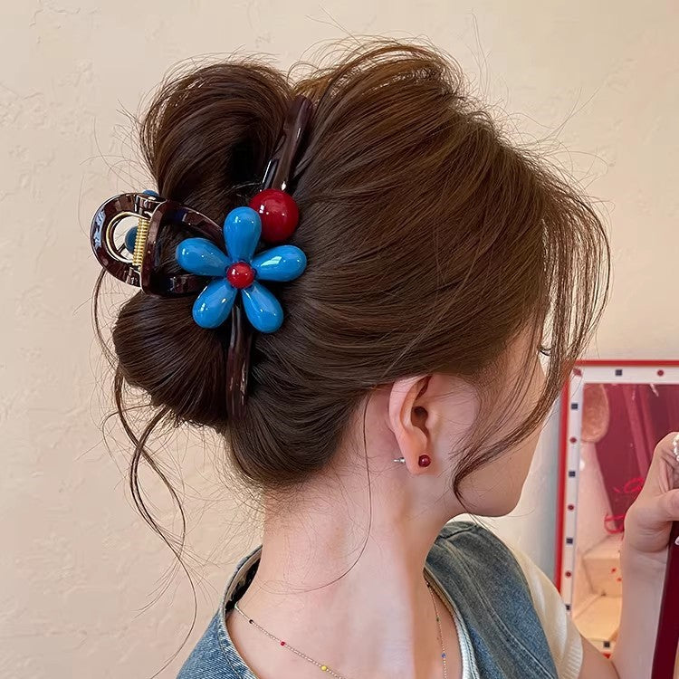 C廠【X82】藍色花朵紅珠抓夾女2026新款頭發鯊魚夾獨特盤髮夾高級感漂亮髮飾
 26.04-3