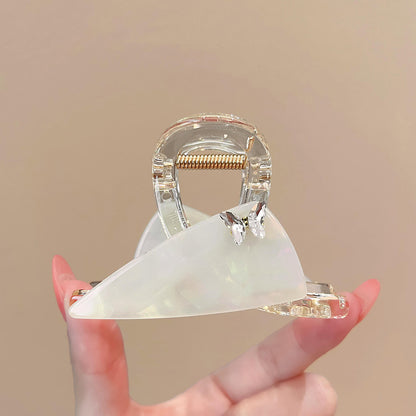 C廠【X406】氣質水鑽蝴蝶醋酸三角抓夾女高級感2026新款髮卡後腦勺半扎鯊魚夾
 26.06-1「C廠-單筆結帳需滿，NT$500出貨(不含運費)」