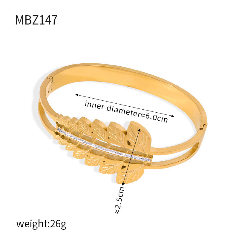 B廠【Z146-51】新款時尚復古個性設計鈦鋼鍍金鑲鑽鏤空小眾輕奢花紋手鐲飾品 24.03-2